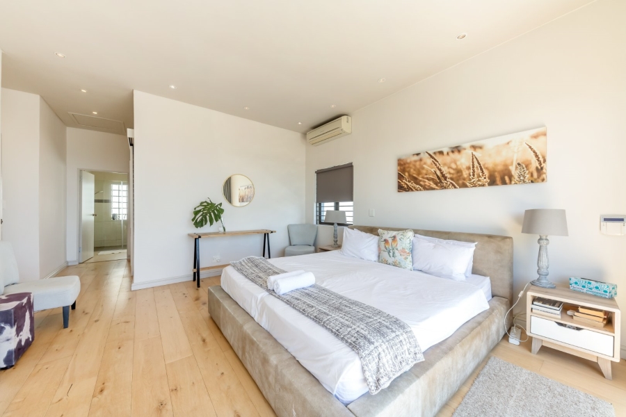4 Bedroom Property for Sale in Green Point Western Cape